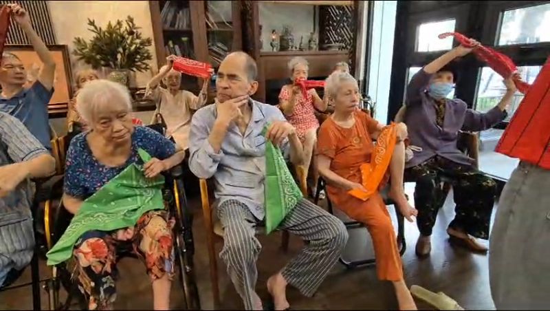 G&oacute;i chăm s&oacute;c đặc biệt cho người cao tuổi cần theo d&otilde;i s&aacute;t