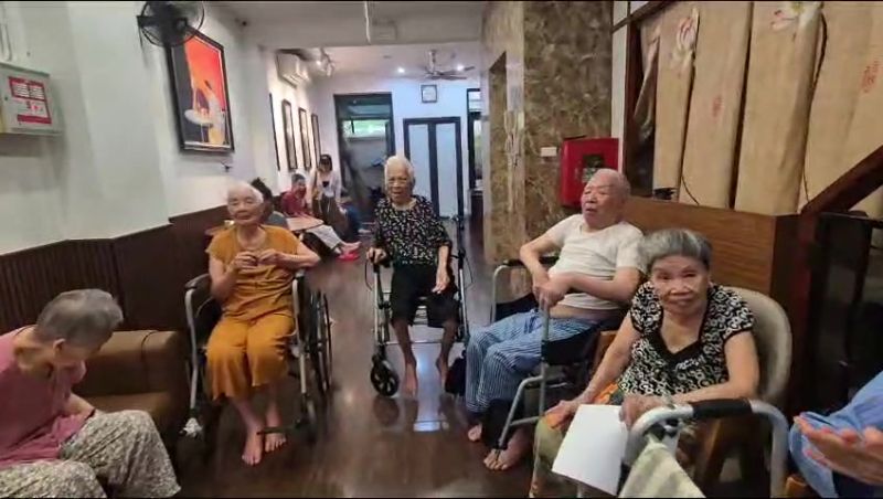 Chăm s&oacute;c người gi&agrave; sa s&uacute;t tr&iacute; tuệ: M&ocirc;i trường an to&agrave;n v&agrave; ổn định